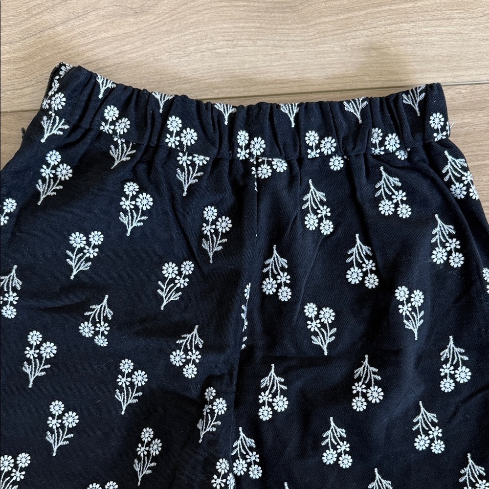 Floral Embroidered Black Women's Shorts - Picture 4 of 4
